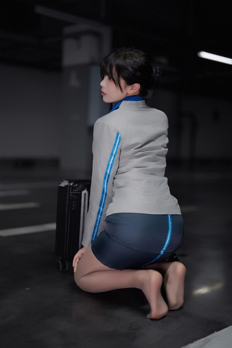 轩萧学姐 空姐车库 2